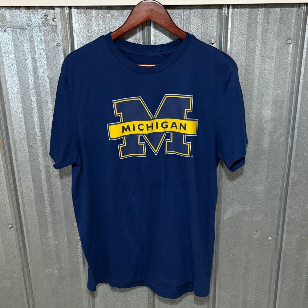 Michigan Wolverines short-sleeve t-shirt. Size Large